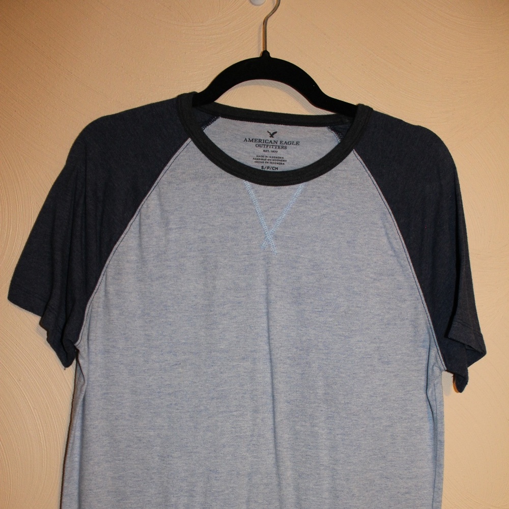 American Eagle Small Tee